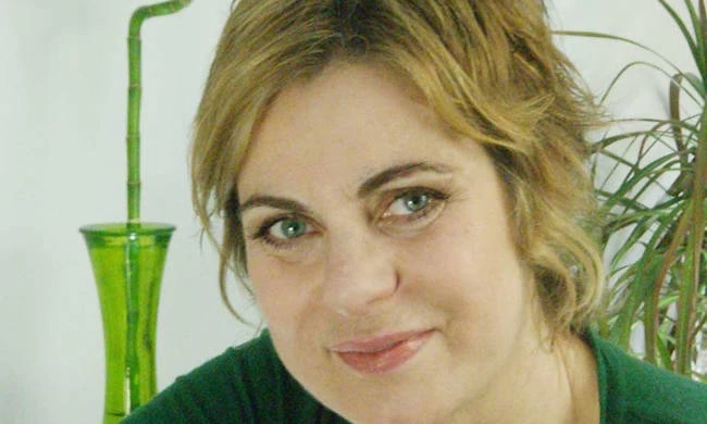 Αγωνία για την ηθοποιό Χρύσα Σπηλιώτη – Θα έφευγε διακοπές, αλλά την πρόλαβε η πυρκαγιά